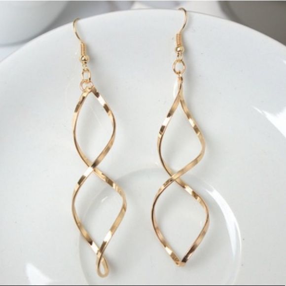 5/$25 GOLD TWISTED DANGLES - Picture 4 of 5